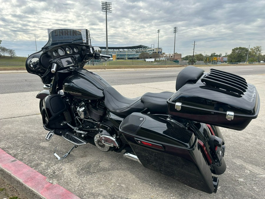 2017 Harley-Davidson CVO™ Street Glide®