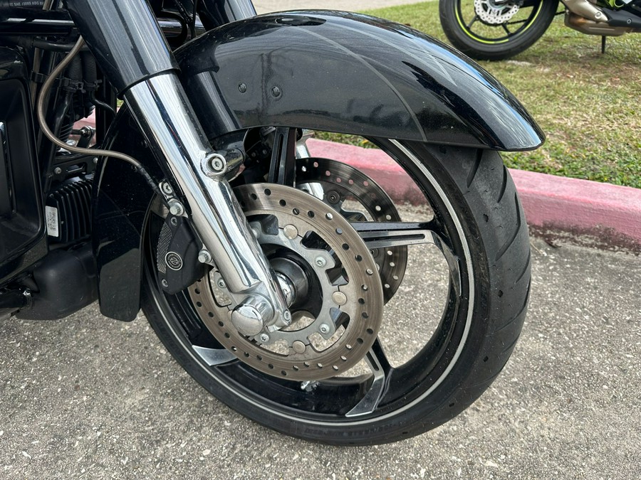 2017 Harley-Davidson CVO™ Street Glide®