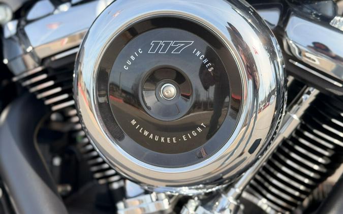 2026 Harley-Davidson® Heritage Classic FLHC Vivid Black Laced Wheels