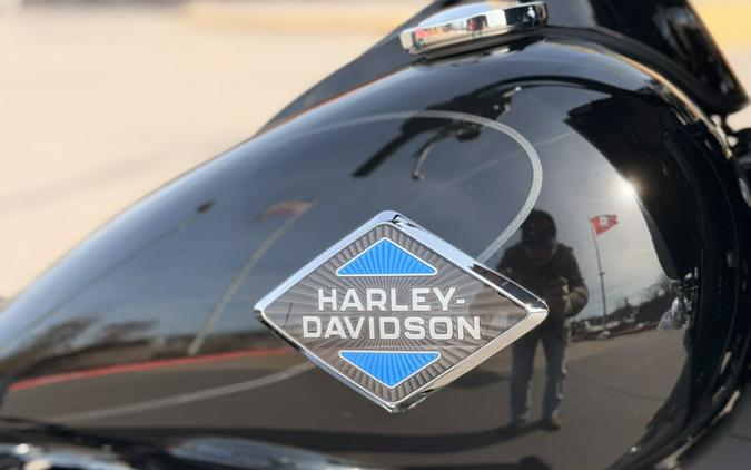 2026 Harley-Davidson® Heritage Classic FLHC Vivid Black Laced Wheels