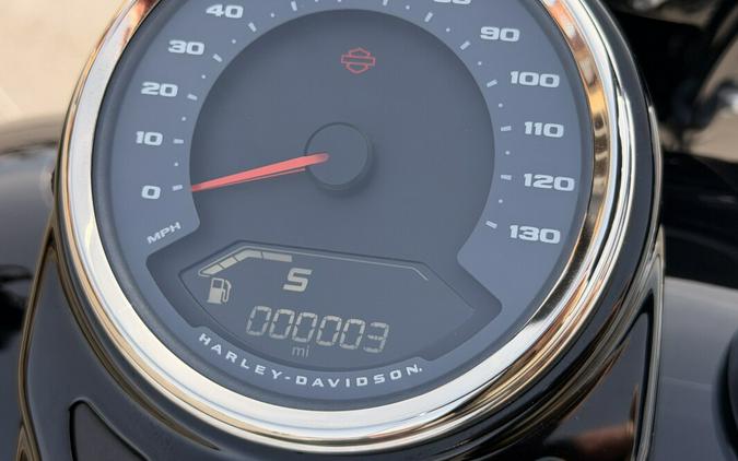 2026 Harley-Davidson® Heritage Classic FLHC Vivid Black Laced Wheels