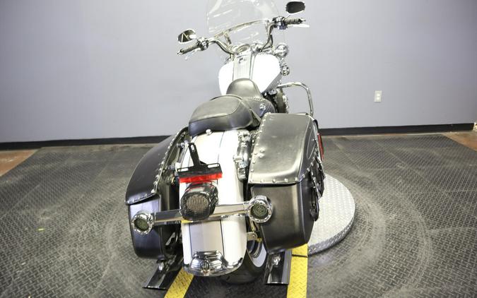 2009 Harley-Davidson Road King Classic White Gold Pearl & Pewter Pearl