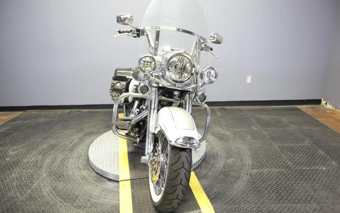 2009 Harley-Davidson Road King Classic White Gold Pearl & Pewter Pearl