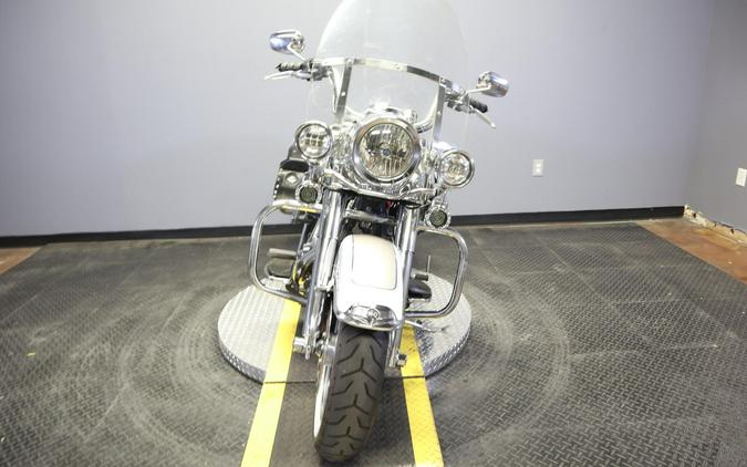 2009 Harley-Davidson Road King Classic White Gold Pearl & Pewter Pearl