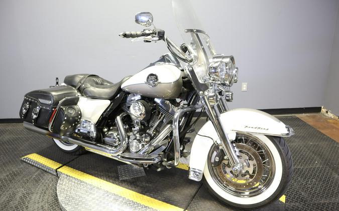 2009 Harley-Davidson Road King Classic White Gold Pearl & Pewter Pearl
