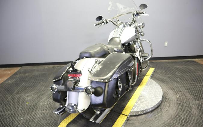 2009 Harley-Davidson Road King Classic White Gold Pearl & Pewter Pearl