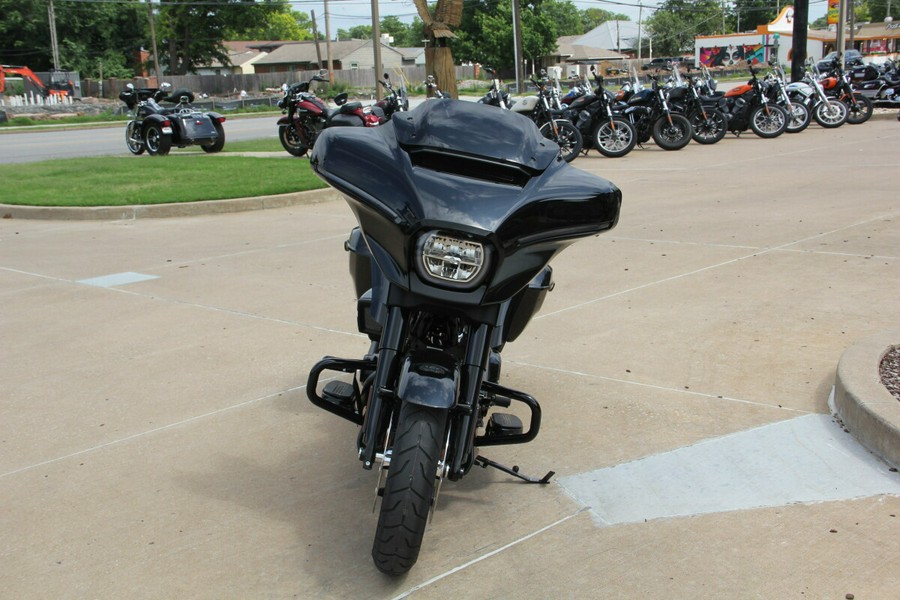 2025 Harley-Davidson Street Glide Vivid Black - Black Finish