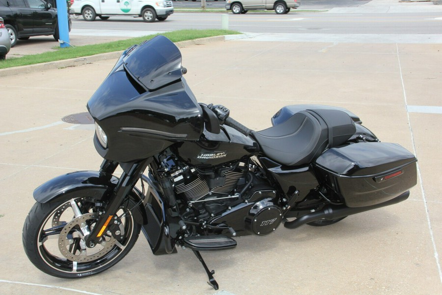 2025 Harley-Davidson Street Glide Vivid Black - Black Finish