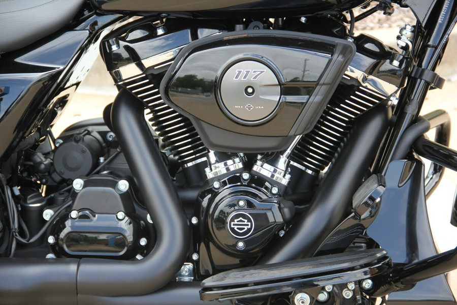 2025 Harley-Davidson Street Glide Vivid Black - Black Finish
