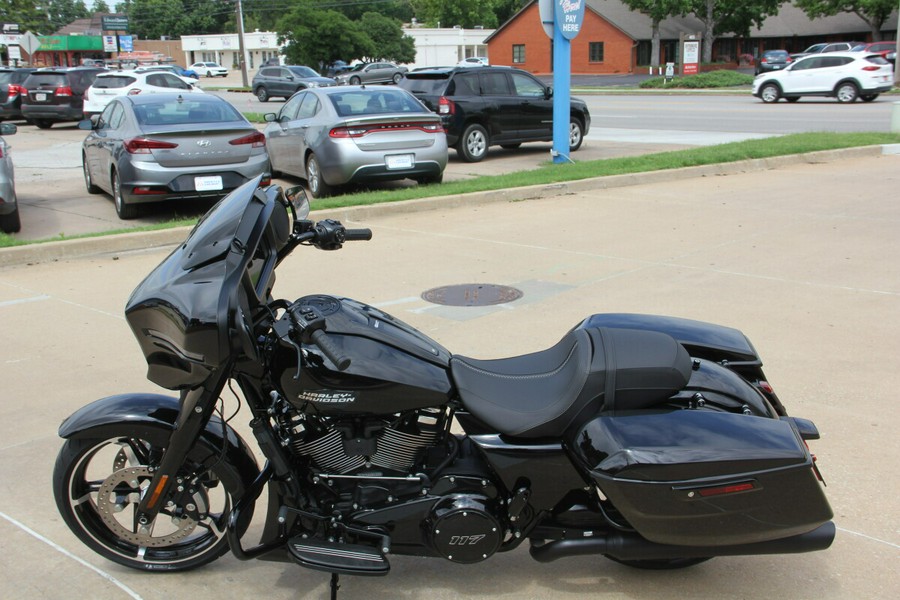 2025 Harley-Davidson Street Glide Vivid Black - Black Finish