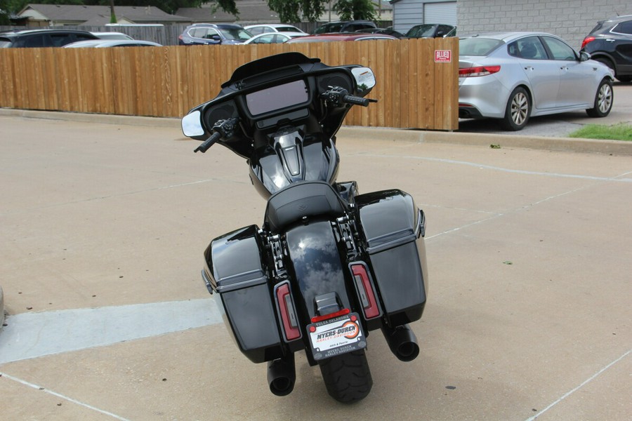 2025 Harley-Davidson Street Glide Vivid Black - Black Finish