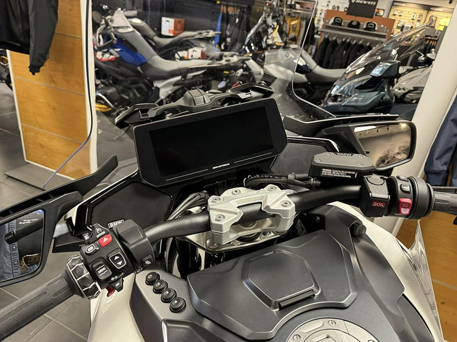 2026 BMW R 1300 RT Alpine White 3