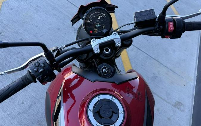 2026 Triumph Trident 800 Carnival red