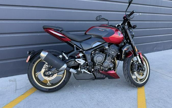 2026 Triumph Trident 800 Carnival red