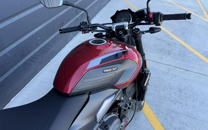 2026 Triumph Trident 800 Carnival red