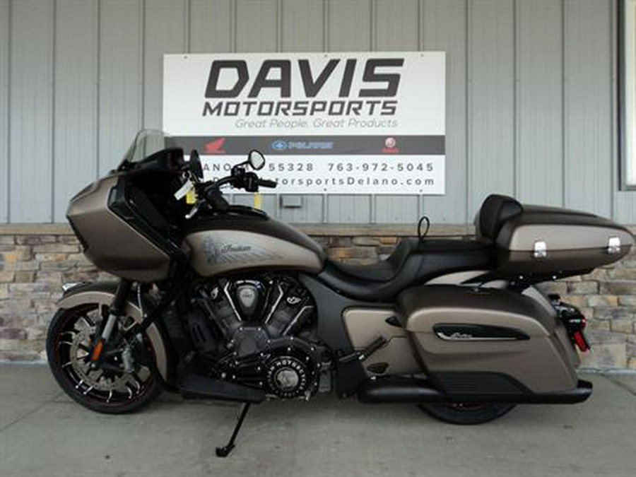 2022 Indian Motorcycle Challenger® Dark Horse®