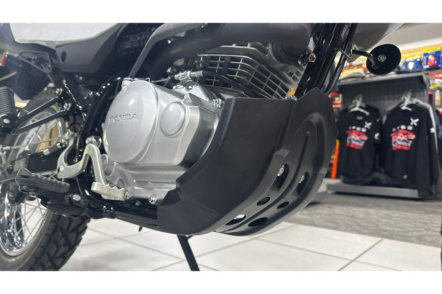 2025 XR™ 150L - Honda