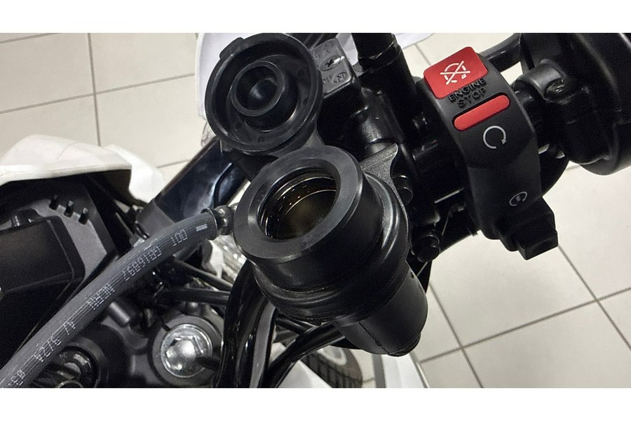 2025 XR™ 150L - Honda