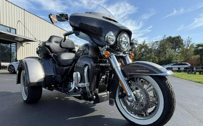 2023 Harley-Davidson Tri Glide Ultra Gray Haze/Silver Fortune