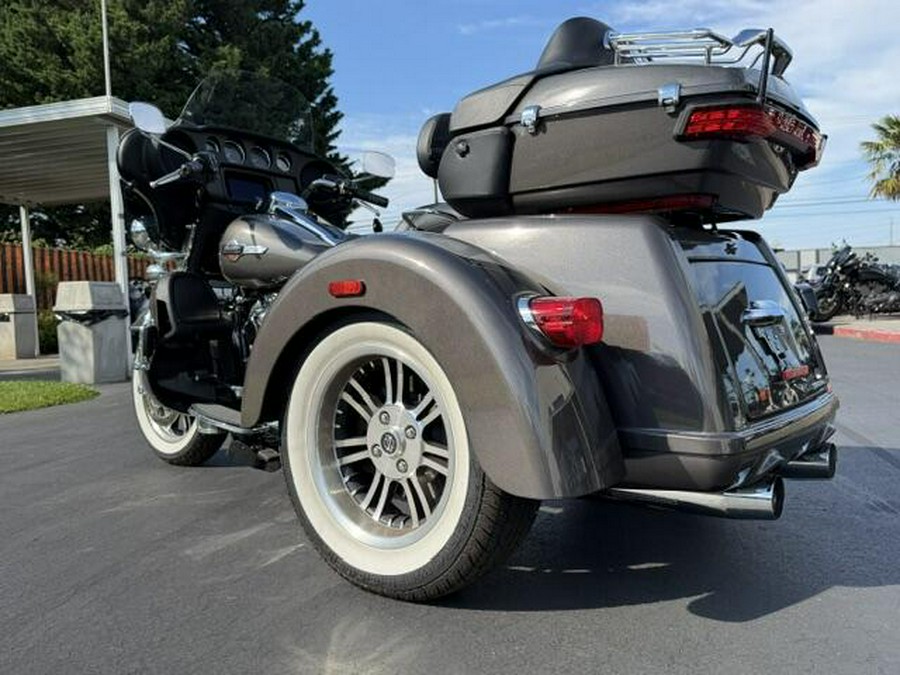2023 Harley-Davidson Tri Glide Ultra Gray Haze/Silver Fortune