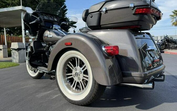 2023 Harley-Davidson Tri Glide Ultra Gray Haze/Silver Fortune