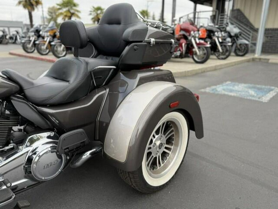 2023 Harley-Davidson Tri Glide Ultra FLHTCUTG