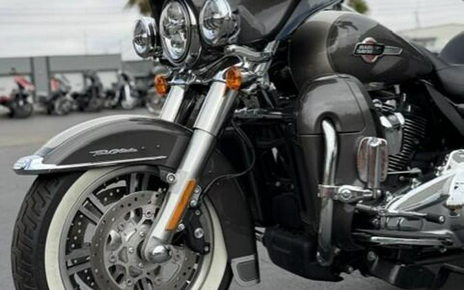 2023 Harley-Davidson Tri Glide Ultra FLHTCUTG