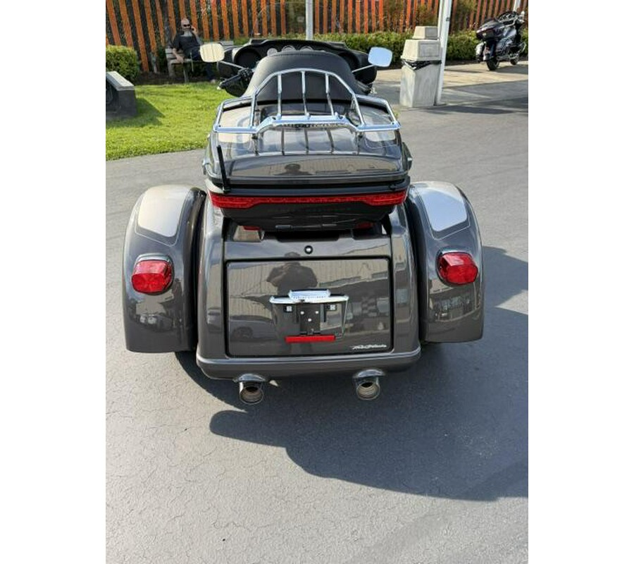 2023 Harley-Davidson Tri Glide Ultra Gray Haze/Silver Fortune