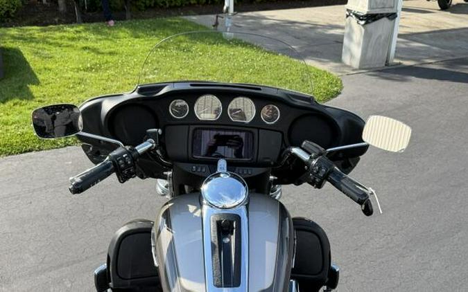 2023 Harley-Davidson Tri Glide Ultra Gray Haze/Silver Fortune