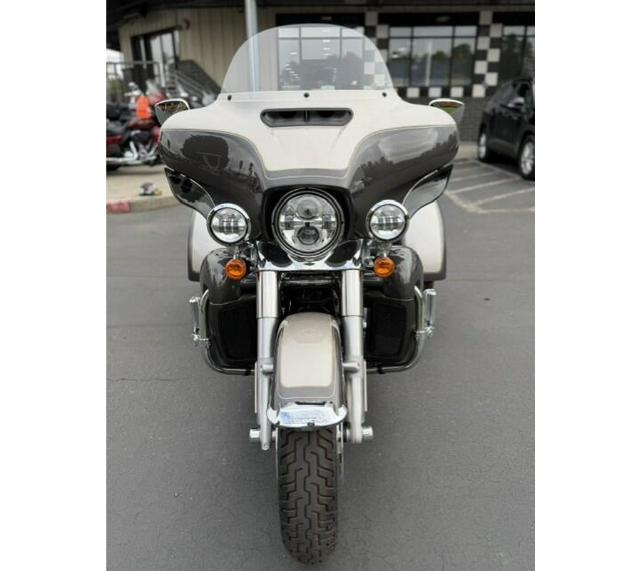 2023 Harley-Davidson Tri Glide Ultra FLHTCUTG