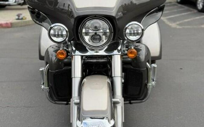 2023 Harley-Davidson Tri Glide Ultra FLHTCUTG