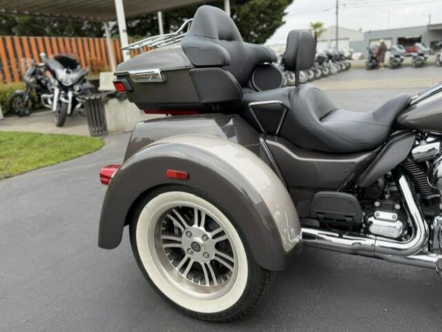 2023 Harley-Davidson Tri Glide Ultra FLHTCUTG