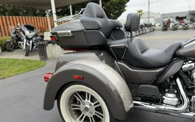 2023 Harley-Davidson Tri Glide Ultra FLHTCUTG