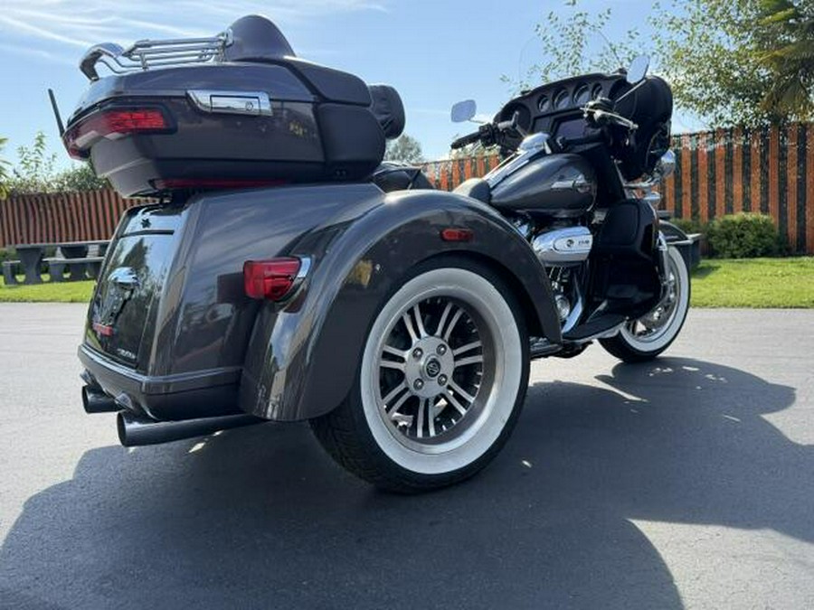 2023 Harley-Davidson Tri Glide Ultra Gray Haze/Silver Fortune