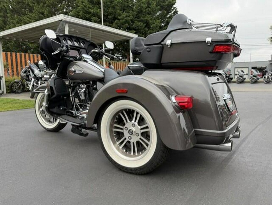 2023 Harley-Davidson Tri Glide Ultra FLHTCUTG