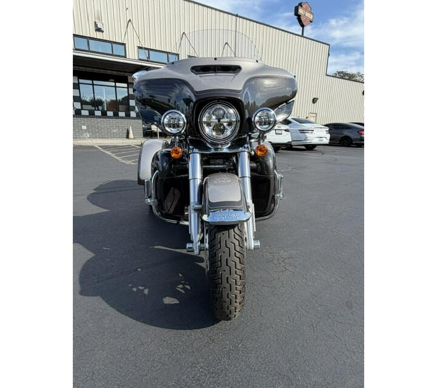 2023 Harley-Davidson Tri Glide Ultra Gray Haze/Silver Fortune