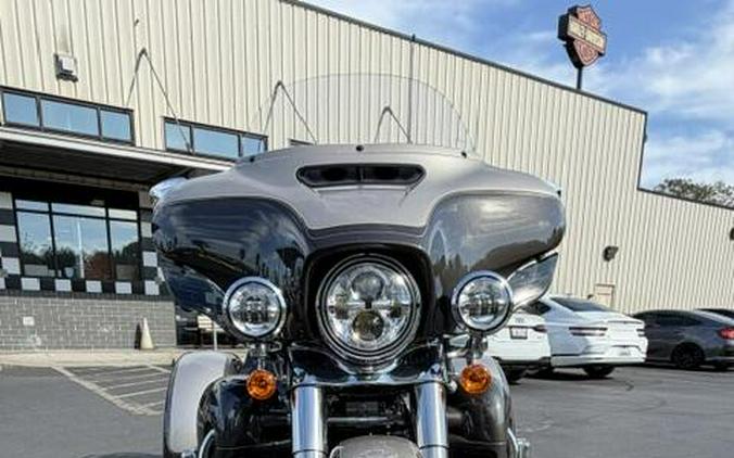 2023 Harley-Davidson Tri Glide Ultra Gray Haze/Silver Fortune