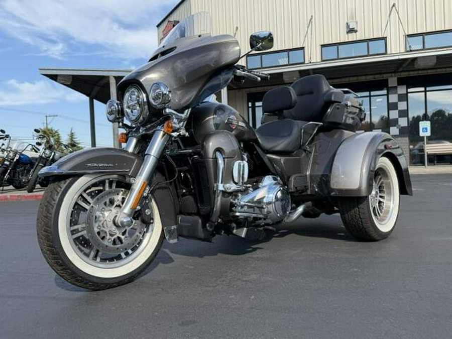 2023 Harley-Davidson Tri Glide Ultra Gray Haze/Silver Fortune