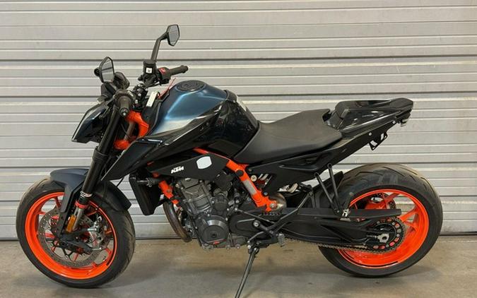 2022 KTM Duke 890 R