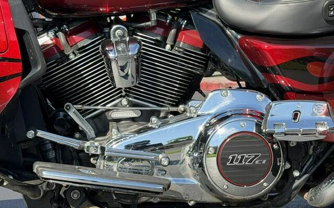 2022 Harley-Davidson CVO Tri Glide Dante’s Red Fade