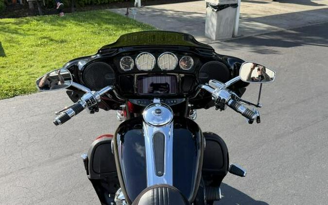 2022 Harley-Davidson CVO Tri Glide Dante’s Red Fade