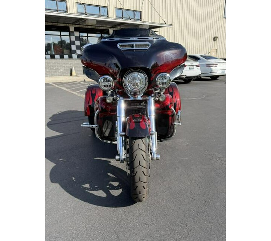 2022 Harley-Davidson CVO Tri Glide Dante’s Red Fade