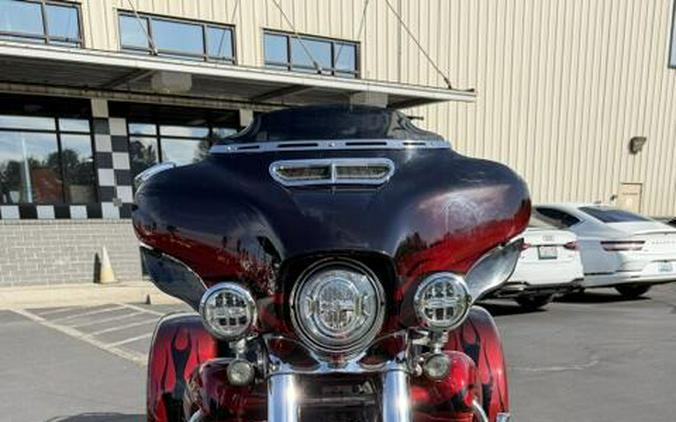 2022 Harley-Davidson CVO Tri Glide Dante’s Red Fade