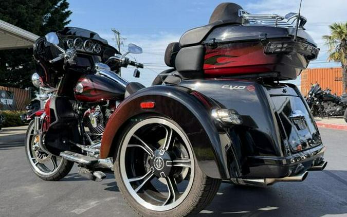 2022 Harley-Davidson CVO Tri Glide Dante’s Red Fade