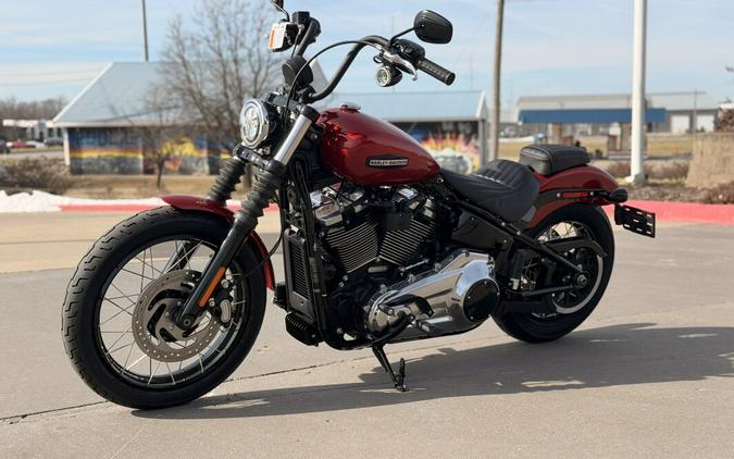 2026 Harley-Davidson® Street Bob® FXBB Brilliant Red Chrome Cast Wheels