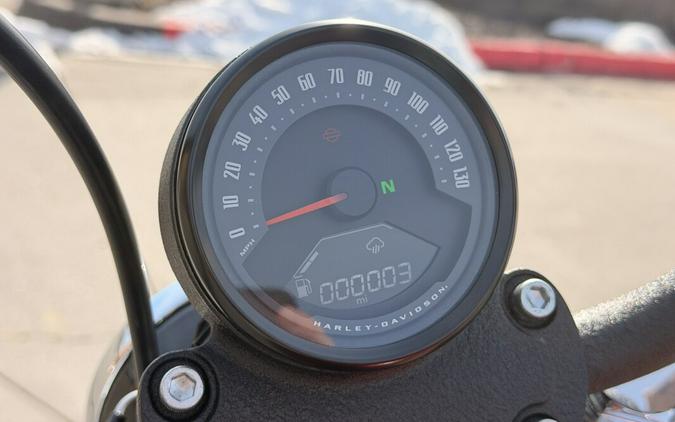 2026 Harley-Davidson® Street Bob® FXBB Brilliant Red Chrome Cast Wheels