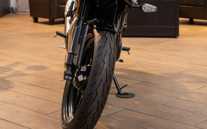 2026 Triumph Thruxton 400 Pearl Metallic White / Storm Grey