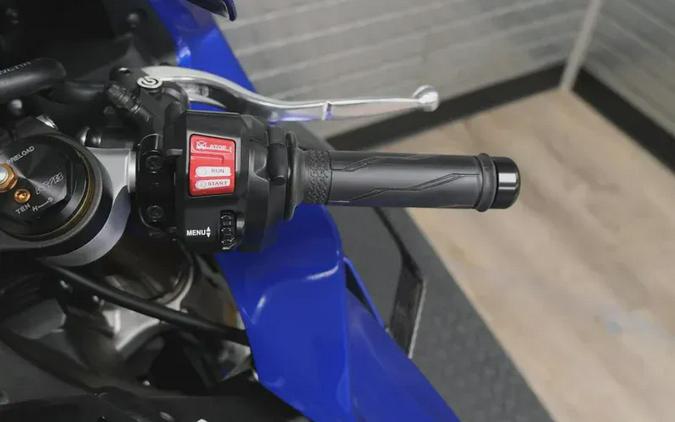 2026 YAMAHA YZF-R1