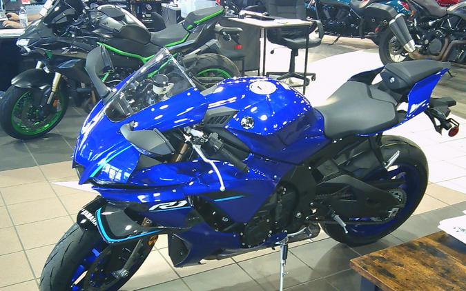 2026 YAMAHA YZF-R1