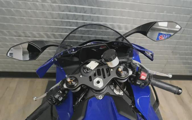 2026 YAMAHA YZF-R1